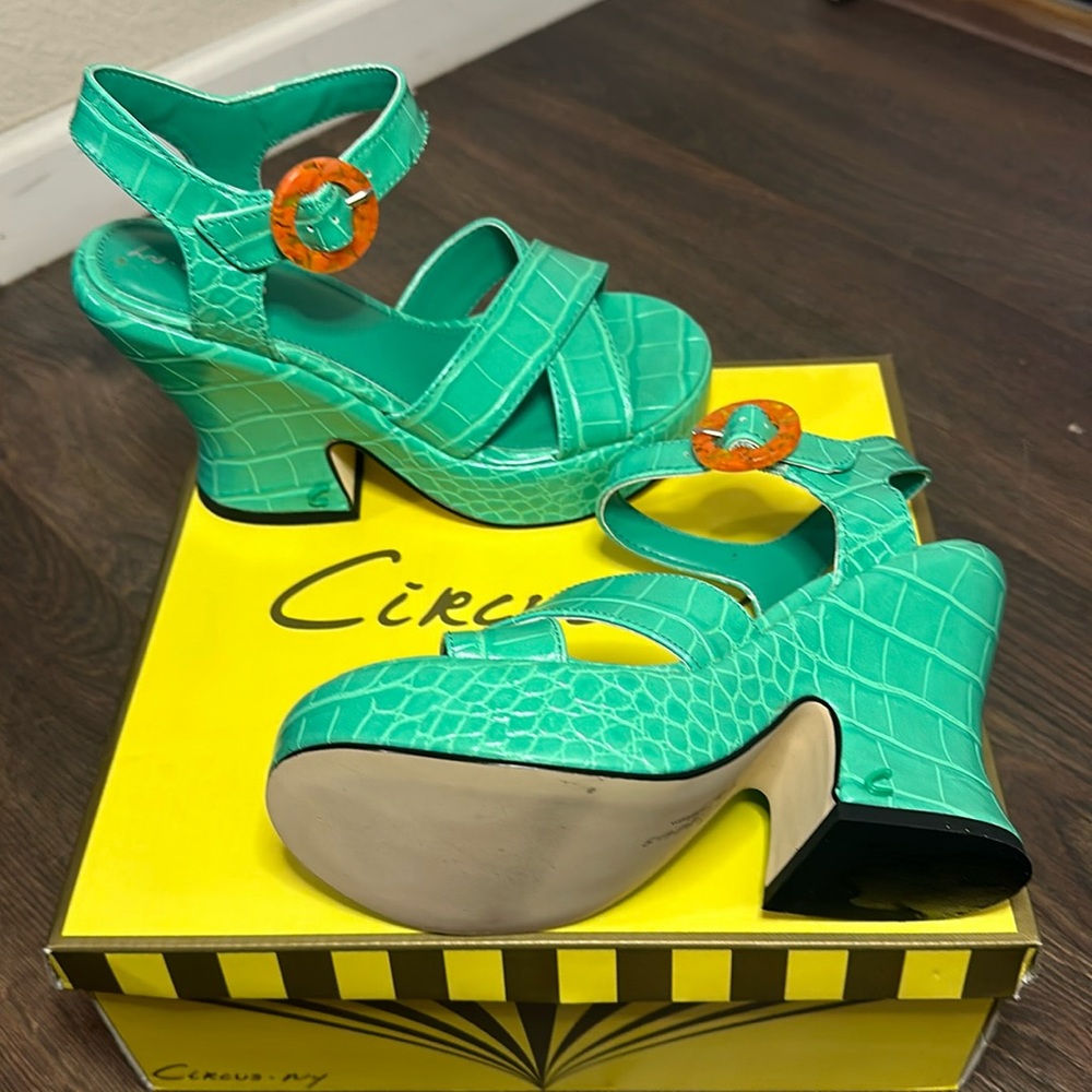 NWOT Sam Edelman Circus Peony Jade Sandals Size 6